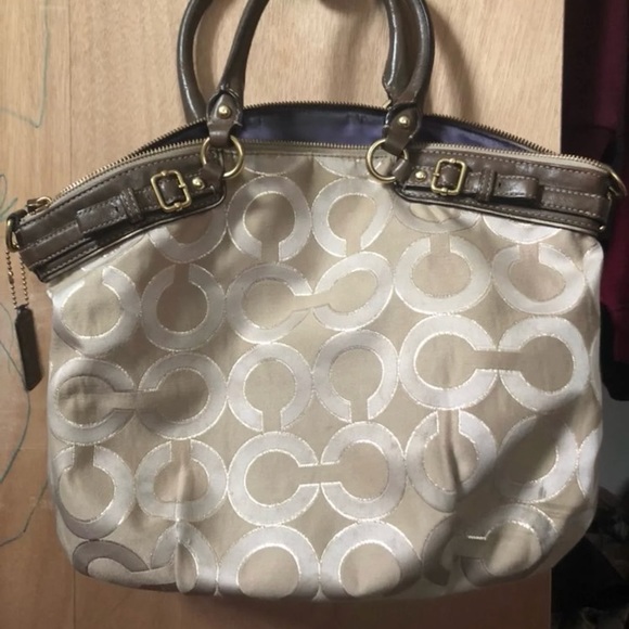 Aunthentic Coach purse!!!! - Picture 2 of 2